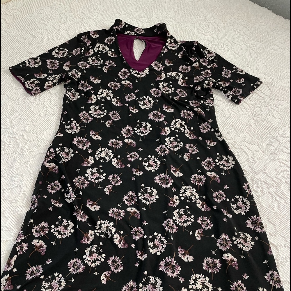 Reversible White House Black Market choker  style dress size L